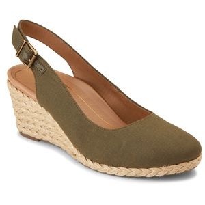 Vionic Coralina Olive Size 9.5 WIDE